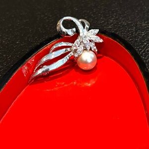 Elegant Silver and Pearl Leaf Brooch